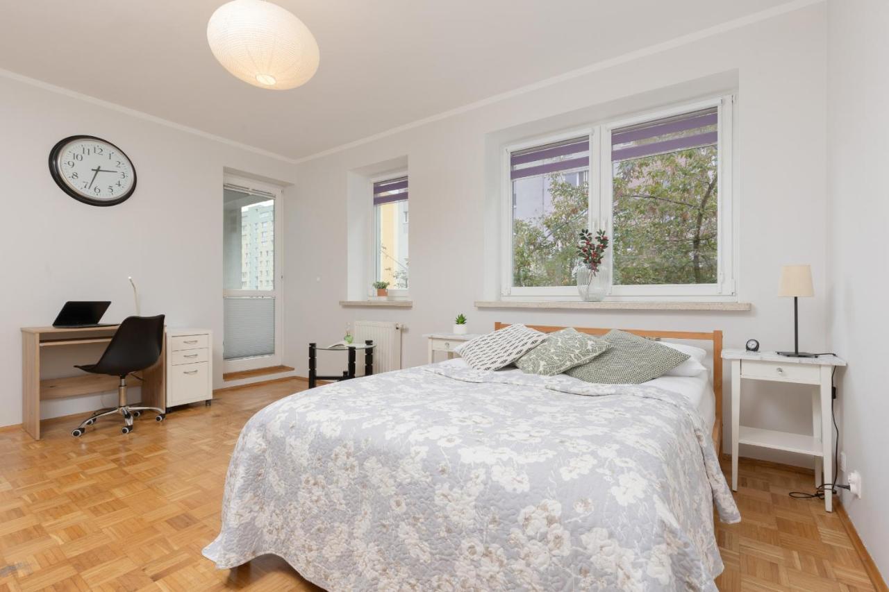 Studio Bielany With Home Office Near Metro Station By Noclegi Renters Varsóvia Exterior foto