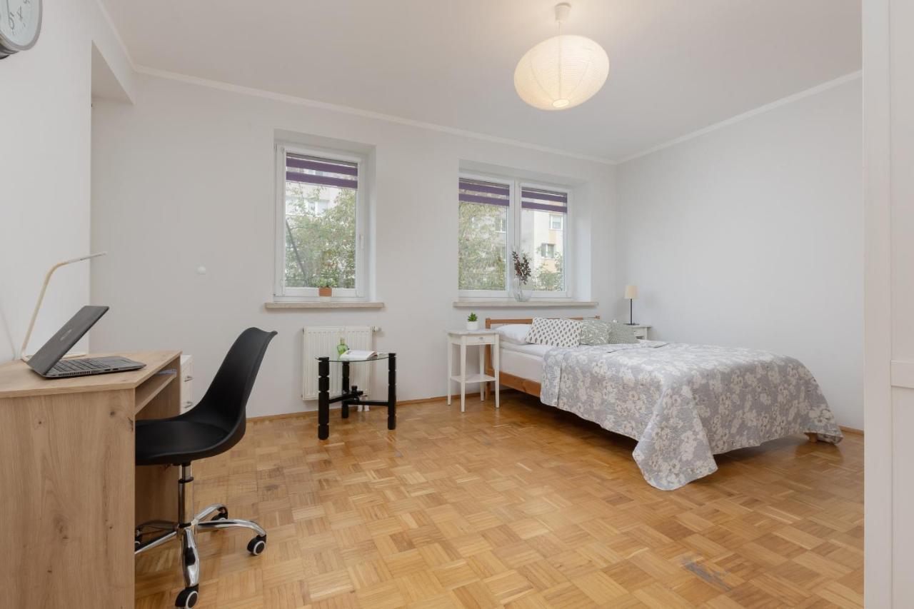 Studio Bielany With Home Office Near Metro Station By Noclegi Renters Varsóvia Exterior foto