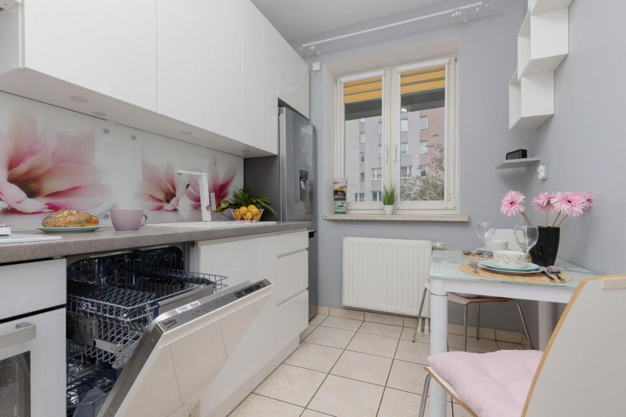 Studio Bielany With Home Office Near Metro Station By Noclegi Renters Varsóvia Exterior foto