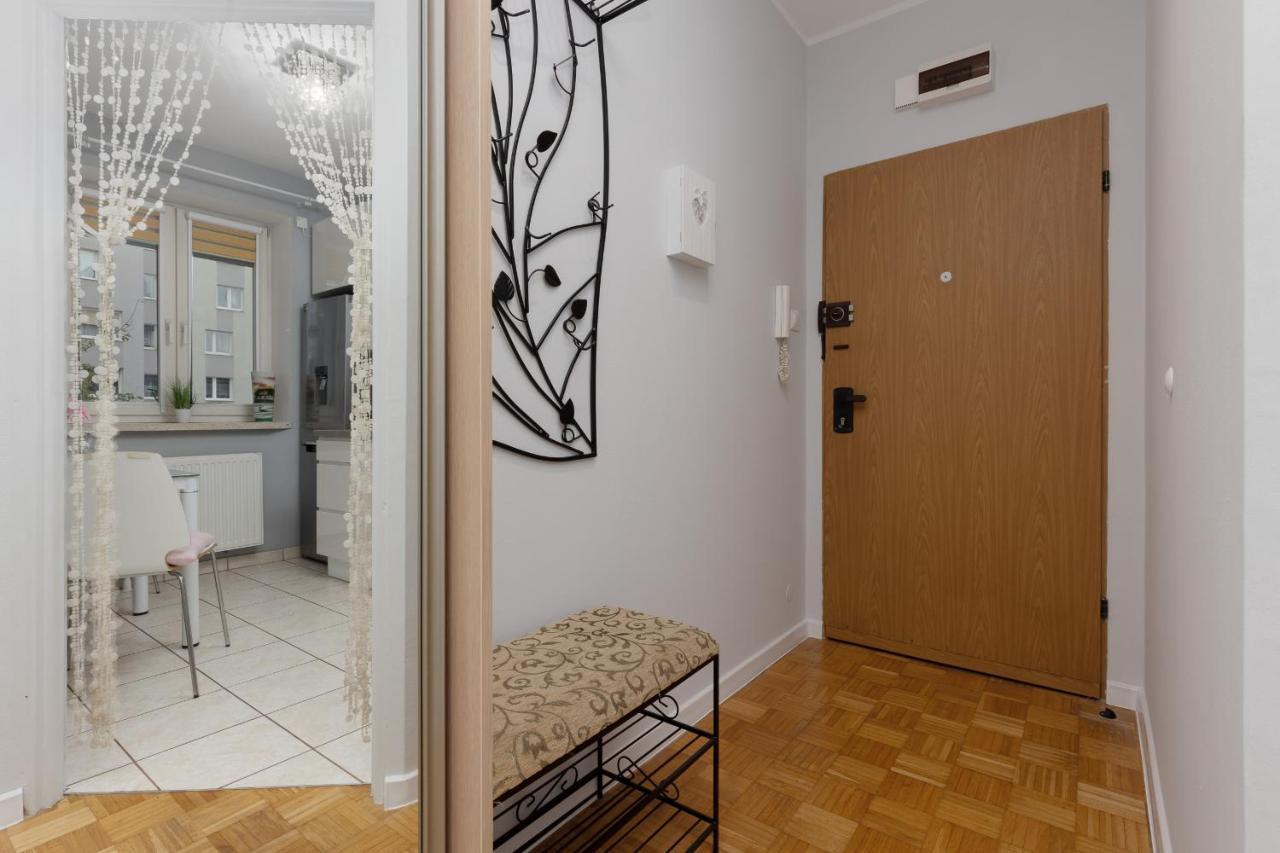 Studio Bielany With Home Office Near Metro Station By Noclegi Renters Varsóvia Exterior foto